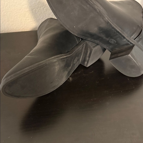 Universal Thread Sleek Black Ankle Boots - Picture 5 of 6